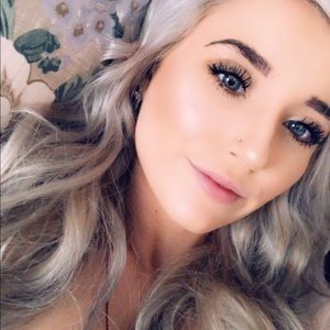 Meet your Posher, Emii